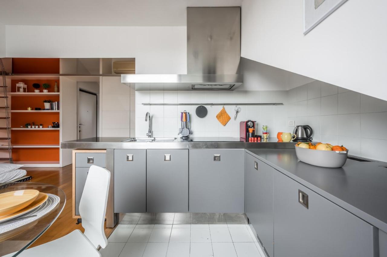 The Orange Attic - Navigli Area Apartment Milan Exterior photo